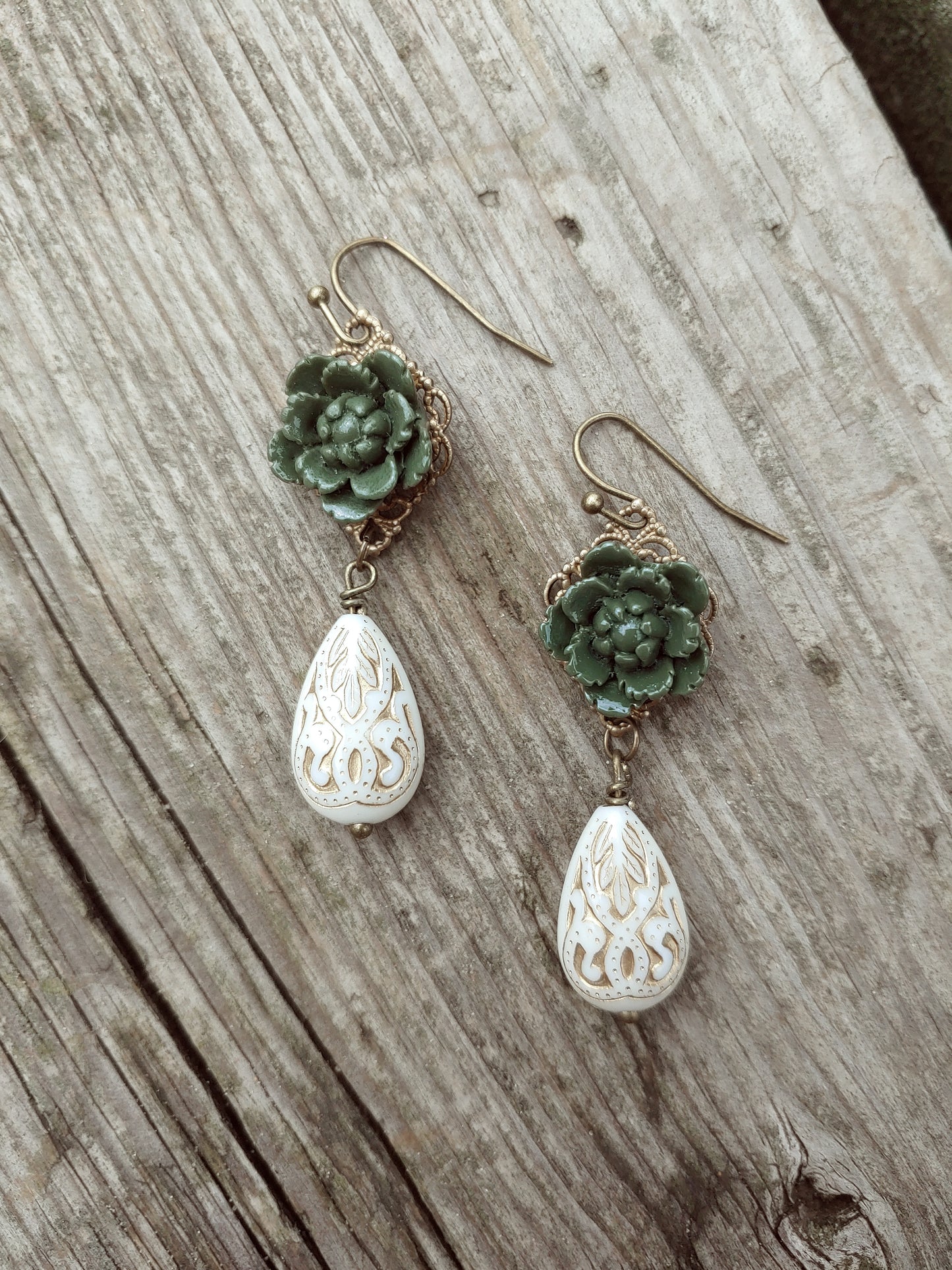 Vintage style rose earrings (2)