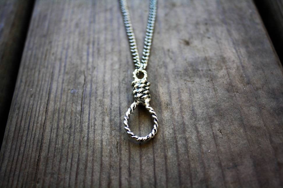 Noose necklace