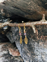 Load image into Gallery viewer, Tiny leaf earrings