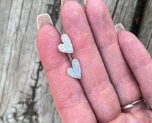 Load image into Gallery viewer, Iridescent heart studs